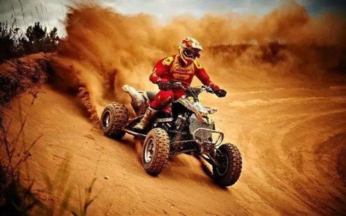 越野摩托车穿越沙漠